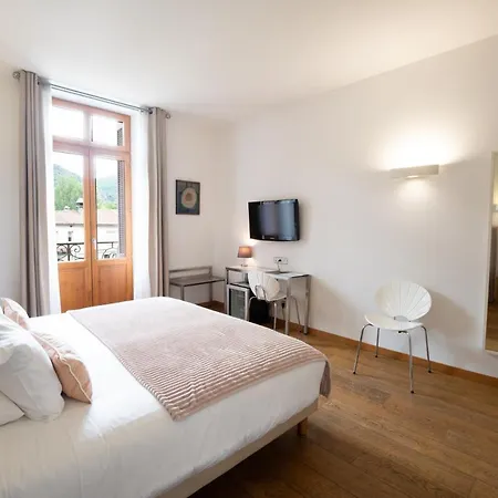 Le Manoir D'agnès Hotel 3*