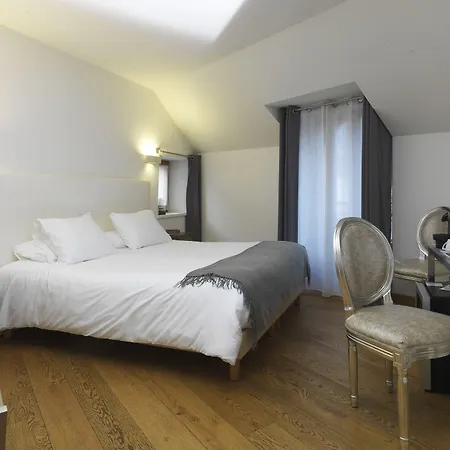 Le Manoir D'agnès Hotel 3*