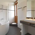Отель Le Manoir D'agnes Logis Restaurant 3*