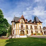 Отель Le Manoir D'agnes Logis Restaurant 3*