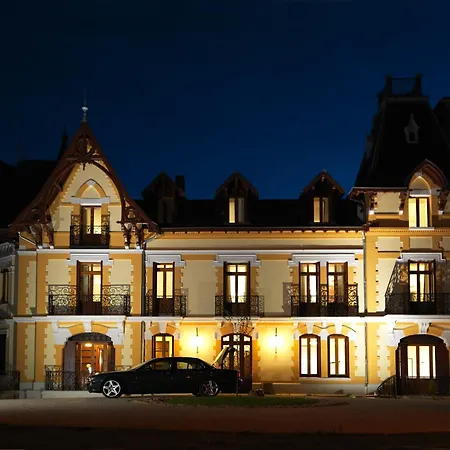Le Manoir D'agnes Logis Restaurant Hotel