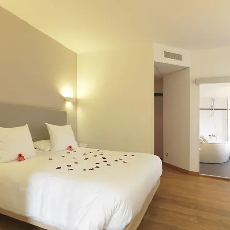 Le Manoir D'agnes Logis Restaurant Hotel 3*