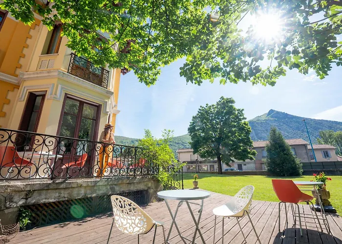 Le Manoir D'agnes Logis Restaurant Hotel