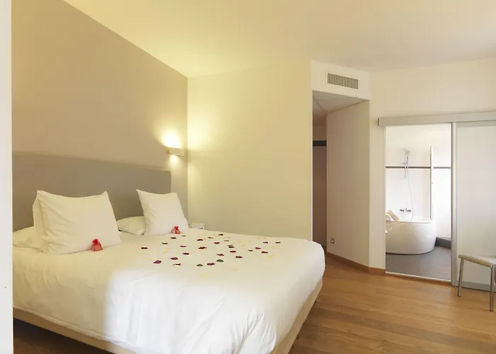 Le Manoir D'agnes Logis Restaurant Hotel 3*