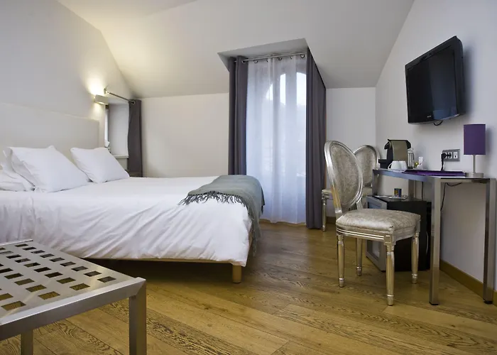 Le Manoir D'agnes Logis Restaurant Hotel