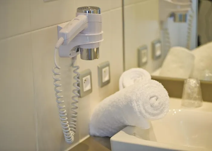 Le Manoir D'agnes Logis Restaurant Hotel