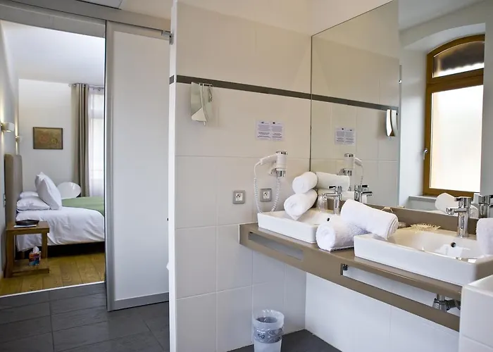 Le Manoir D'agnes Logis Restaurant